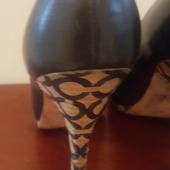 Black Leather Coach Alexa 8 Round Toed Pumps - Picture 5 of 6